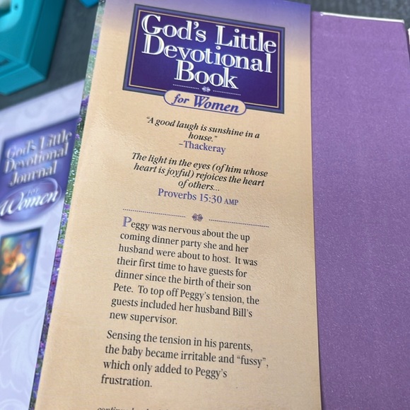 God’s Little Devotional Book for Women - Picture 5 of 6
